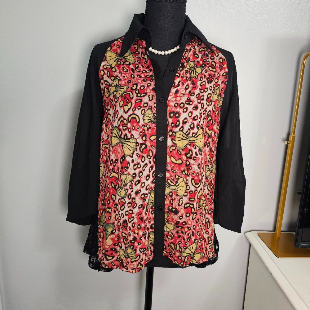 NEW Deco Button Down Long Back Lace Blouse - Size Small - Picture 3 of 6